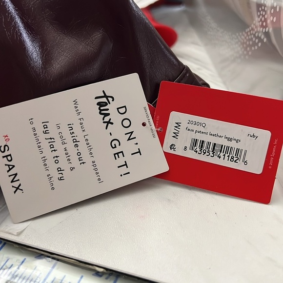 SPANX Shape Faux Leather Patent Leggings Size Medium Petite Ruby Burgundy Shiny - Picture 13 of 13